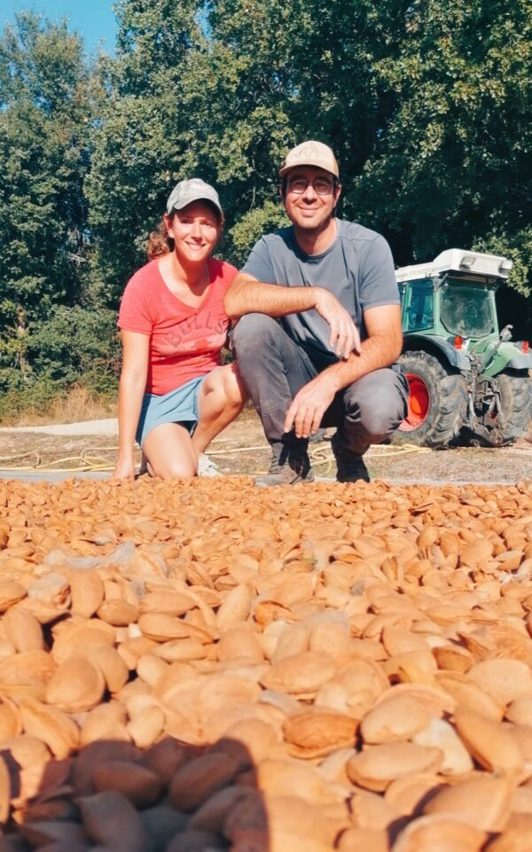 Nous contacter - Ludivine et Fabien récolte amandes de provence